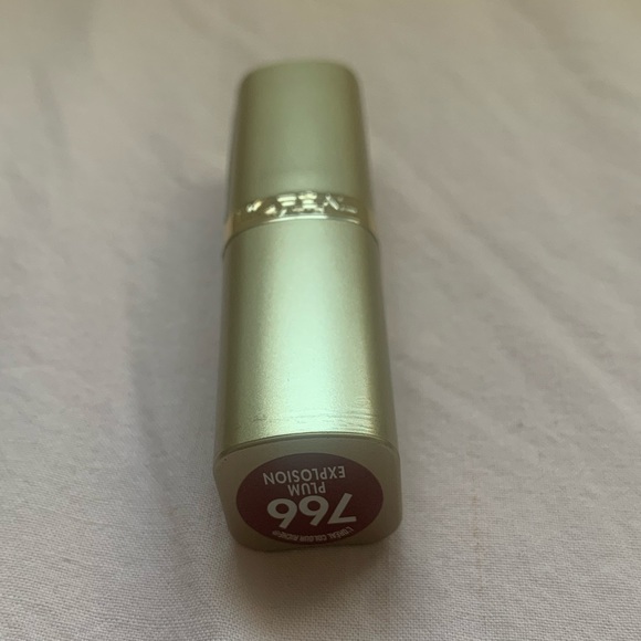 L’Oreal Paris Lipstick - Picture 3 of 3